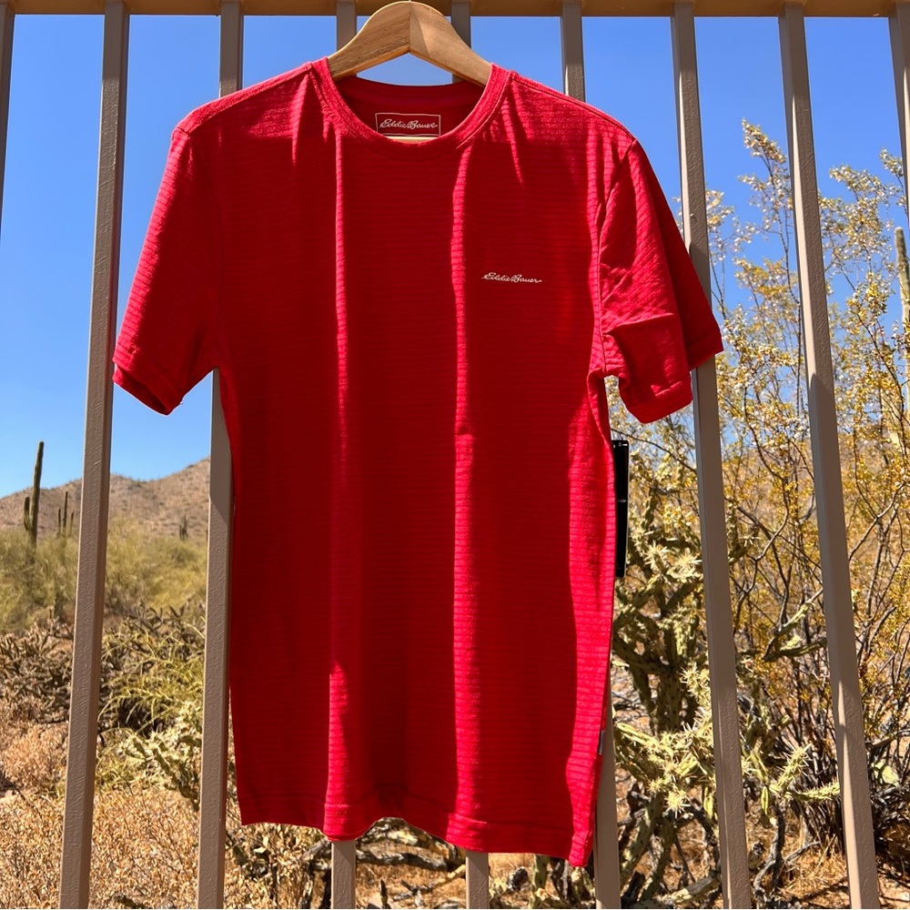 ⬇️💲Eddie Bauer NWT Men’s Short Sleeve Shirt Size S Color Rouge Red Crewneck
